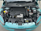 直列3気筒 DOHCエンジンが装備されています。ターボチャージャー機能付きです。
