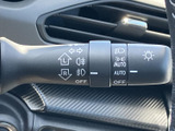 操作しやすいウインカーレバーで、安全な車内空間を確保。視認性の高いデザインで、周囲の車にも存在を知らせます。
