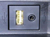 USB端子を装備しております。
