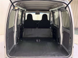 リヤシ-トを倒せば更に大型の荷物を載せることができます。