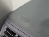 ◆助手席エアバッグ◆SRSエアバッグは、シートベルトだけでは防ぎきれない衝突時の衝撃から乗員を守るための安全装置。衝突時に瞬時に膨らみ、頭部や胸部がダッシュボードに直接衝突するのを防ぎます。