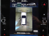 デジタルマルチビューモニターは、4つのカメラの映像を合成し、車両を上空から見たように表示します!道路端への幅寄せだけではなく、駐車時などの死角になるエリアの確認をサポートしてくれますヨ♪♪