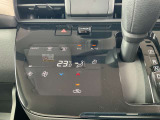 オートエアコンで快適な車内でドライブを楽しめます。