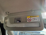 急いで外出!!そんな時でも降車前にササっと身だしなみをチェック!あると便利な装備品です。