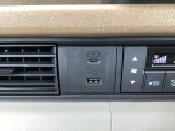 USBポート付です。