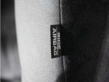 【サイドエアバッグ】サイドエアバッグで胸部へのダメージを低減します。
