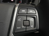 【ステアリングスイッチ】運転中、前方から目線をそらさずにオーディオ等の操作ができるよう、適切に配置されたスイッチ類。安心&快適なドライブを演出してくれる便利な機能です。