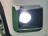 メッキベゼル付LEDフォグランプ LEDの明るい光が霧の発生や悪天候時に視界確保をサポートします!