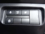 【ステアリングヒーター】冬場に冷たくなりやすい革巻きステアリングを、スイッチ一つで素早く適温に!エアコンよりも早く温まってくれるので、寒い日の運転も快適になりますね♪