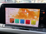 夜の車内をスタイリッシュに彩るインテリアアンビエントライトを装備。