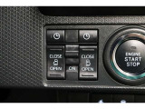 両側電動スライドドアはドアの直接操作以外にも運転席からのスイッチ操作やリモコン操作でも開閉が可能!狭い駐車場などでもドアの開閉が楽々・安心ですね!