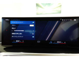 クルマの頭脳ともいえる、管理システム、iDrive。ナビだけではなく、オーディオ操作や車両情報の表示などをコントロールできます。便利さと安全性の向上にも繋がっています。