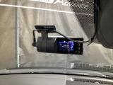 【別途SDカードの購入が必要です。また社外品は保証対象外となります。】運転中の映像・音声などを記録して、交通事故やトラブルが起きた時の正確な状況把握に役立つドライブレコーダーが装着済。