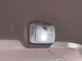 トランクにもLEDのループランプが装備!夜間も明るく照らしてくれます!