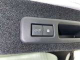 【パワーバックドア】ボタン一つでテールゲートが自動で開閉します。