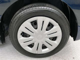 ホイルカバー付きです。タイヤサイズは155/65R14です。