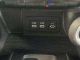 充電用USB端子付き。スマートフォンなどの充電に便利です。
