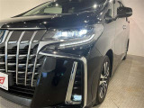 LEDヘッドライトです。デザイン性がよくとても明るいので、夜間の走行や悪天候でも安心です。しかも長寿命!