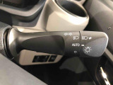 ☆オートライト機能☆車外の明るさに応じて自動的でヘッドランプを点灯および消灯します。夕暮れ時やトンネルなどで便利です!