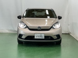 LEDヘッドライトを装備しています。LEDヘッドライトはとても明るく、雨の日や夜間走行も安全・安心です。オートライトコントロール付きで周囲の明るさに応じて自動で点灯・消灯します