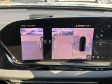 サラウンドビューカメラ装備 車両の4つのカメラから得た映像を合成し、上空から眺めているような映像をモニターに映し出します。車両周辺の歩行者や障害物などの発見に役立ちます。