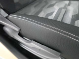 運転席の座面はお好みの高さに調整もできます♪