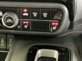 運転席/助手席シートヒーターで寒い日もすぐに温かくなり快適に過ごせます。2段階の温度調整が可能です