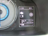 走行距離は64,250kmです。適度に乗られた車は状態が安定しているので、おススメです。