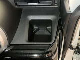 運転席側のカップホルダーです