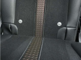 ◆ISOFIX◆シートベルトいらずでチャイルドシートと固定金具を連結するだけでガッチリ固定できます。