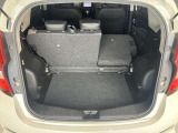 後部座席のシートアレンジでお荷物を載せる時に活躍します!左右片方ずつ倒すことも可能で色んなシーンで大活躍♪折り畳み自転車を載せている方もいらっしゃいます☆