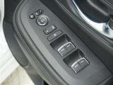 ◆パワーウィンドウスイッチ◆運転席から全席の窓の開閉操作を行うことが出来いつでも換気ができます!