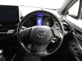 各操作スイッチなどもハンドルから手を放すことなく操作可能で安全運転に支援いたします!