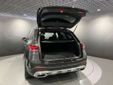 トランク容量は同一他社車両より広く、旅行やゴルフ等様々な場面で役立ちます。