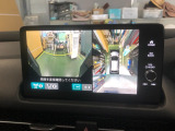 【マルチビューカメラシステム】クルマを上空から見下ろしたような映像が表示されます!さらに駐車がしやすくなります♪