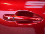 神戸マツダ神戸西インター店は、通常ディーラー+&alpha;の次世代型店舗としてROADSTER EXPERIENCE SPACEの冠を掲げ、「いつでも・誰でも・気軽に会いに行ける」ロードスターUカー専門店。