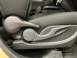 【運転席シートリフター】 体格に合わせたドライビングポジションに調整できます。