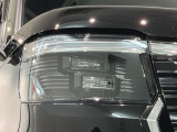 LEDヘッドライトは、点灯の瞬間から最大光量を発揮し、突然暗くなるトンネルなどでの安定感を高めます。