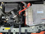 e-POWERはエンジンを発電専用にしてエンジンの作動時間を短縮。さらに、ごくわずかな減速でも回生エネルギーがとれるよう設定して、あらゆる走りのシーンで優れた燃費性能を発揮します。