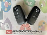 お客様に気持ち良く乗っていただけるよう、工具を使わず取り外せる部品は全て取り外し清掃しております。シート可動の場合は、シートを動かし裏側まで清掃を行っております。