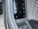 直感的な操作を可能にするスイッチ類と、先進のバーチャルコックピットが融合し、一瞥しただけで必要な情報を把握できる知的なドライビング環境を提供します。