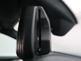 【ルームミラー一体型ETC】BMWといえばルームミラー一体型のETC。ドライバーから差し込めるかたちになっておりますので、差し忘れの際も慌てずにご利用いただけます。