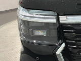 LEDヘッドライトは、点灯の瞬間から最大光量を発揮し、突然暗くなるトンネルなどでの安定感を高めます。