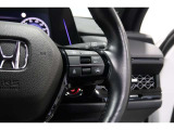 Hondaセンシングの機能のひとつ、アダプティブクルーズコントロール付!アクセルから足を離しても設定したスピードと前車との車間を保ち走行してくれます!車線維持もアシスト☆高速道路で疲労軽減ですね☆