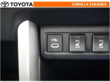 ポータブルオーディオなどの機器を接続して、車両のスピーカーで聞くことができます。