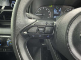 ステアリングスイッチ装備!運転しながら手元でオーディオの操作などができます。