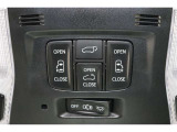 両側電動スライドドアはドアの直接操作以外にも運転席からのスイッチ操作やリモコン操作でも開閉が可能!狭い駐車場などでもドアの開閉が楽々・安心ですね!