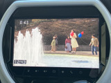 停車時にテレビ視聴が可能で、ちょっとした休憩時間に楽しめます。移動時間を有効活用できる便利な機能です。