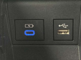 こちらのクルマはUSB接続コネクタも装備されています♪スマホの充電などにお使い下さい。ご旅行中での充電切れも、これなら心配いりませんね!