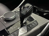 8速ステップトロニック付AT I-driveコントローラーでモニター部分を操作します。直感的に使用することが可能です。